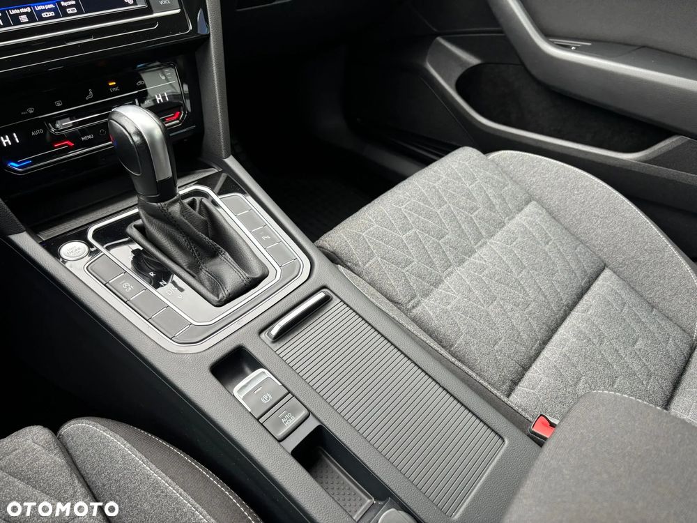 Volkswagen Passat - 17