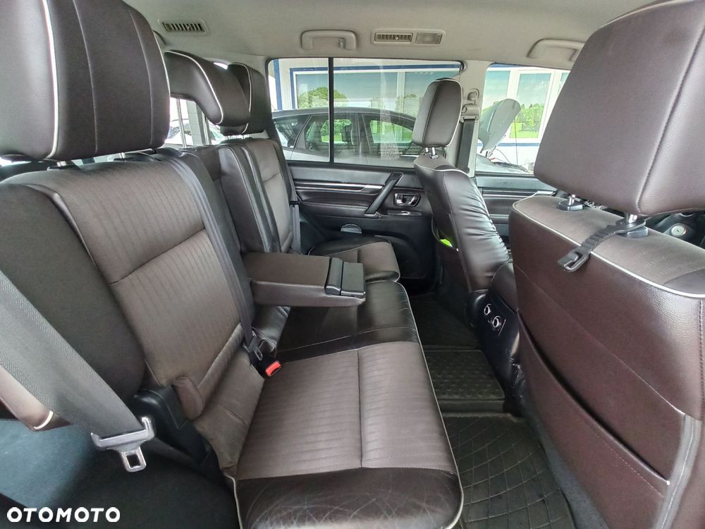Mitsubishi Pajero - 11