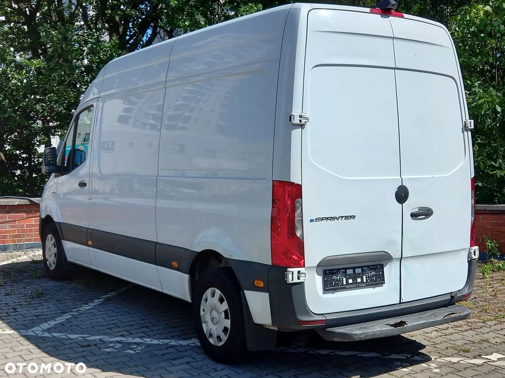Mercedes-Benz Sprinter - 5