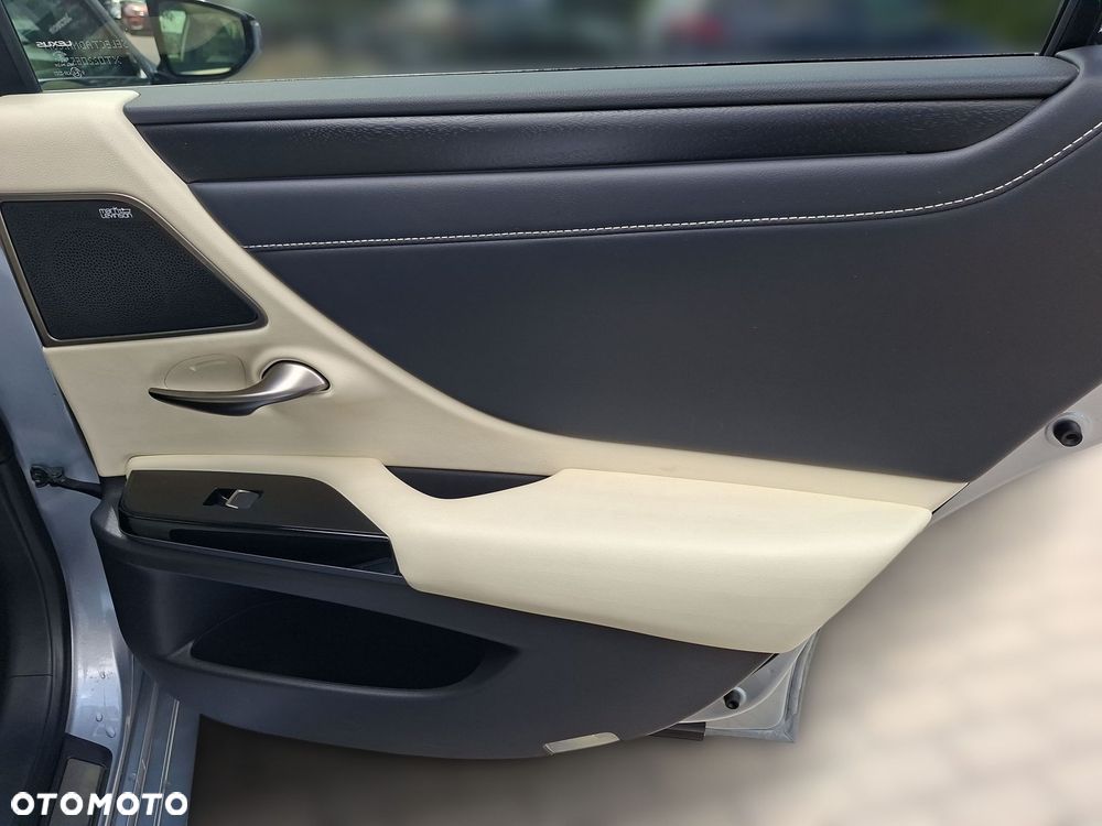 Lexus ES 300h Prestige - 22