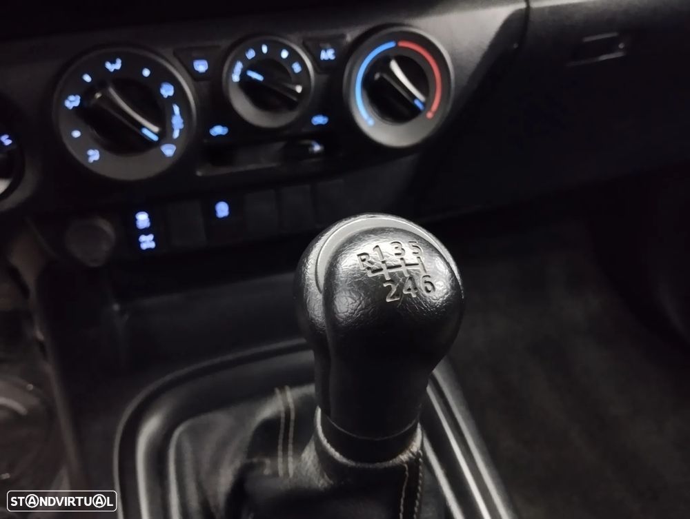 Toyota Hilux 2.4 D-4D 4WD CD CM - 22