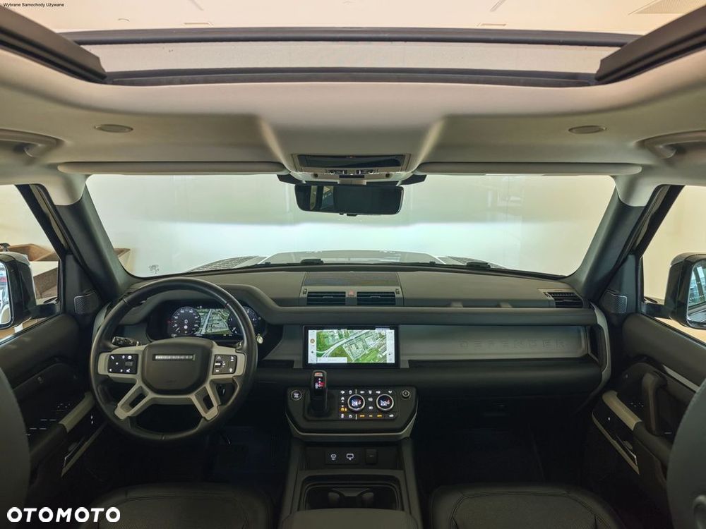 Land Rover Defender - 2