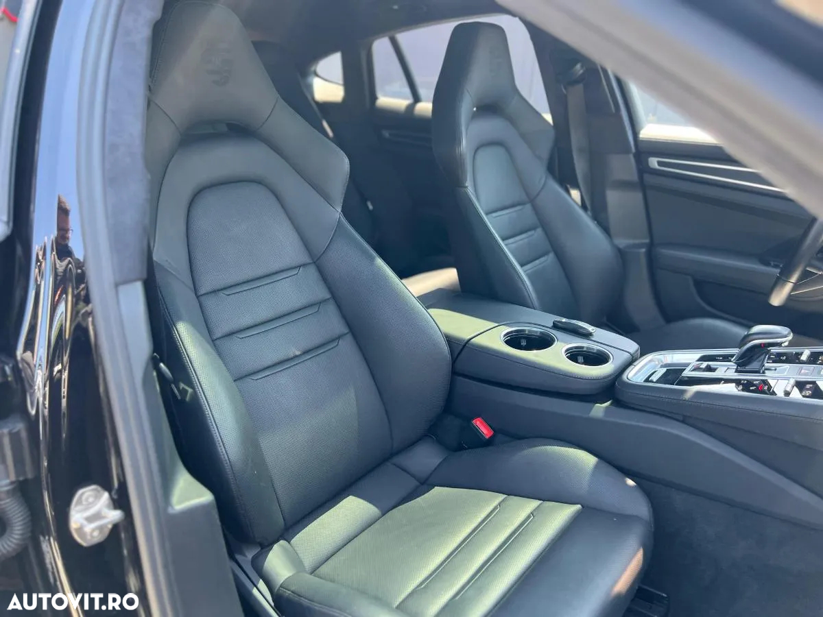 Porsche Panamera - 40
