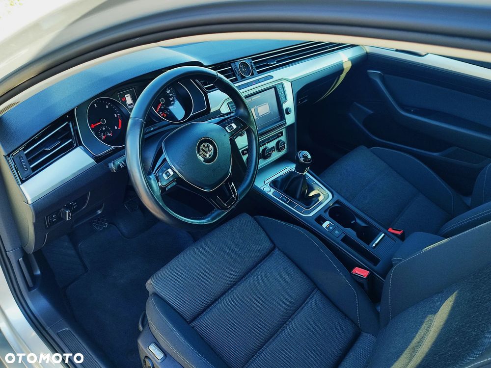 Volkswagen Passat 2.0 TDI SCR Business - 16