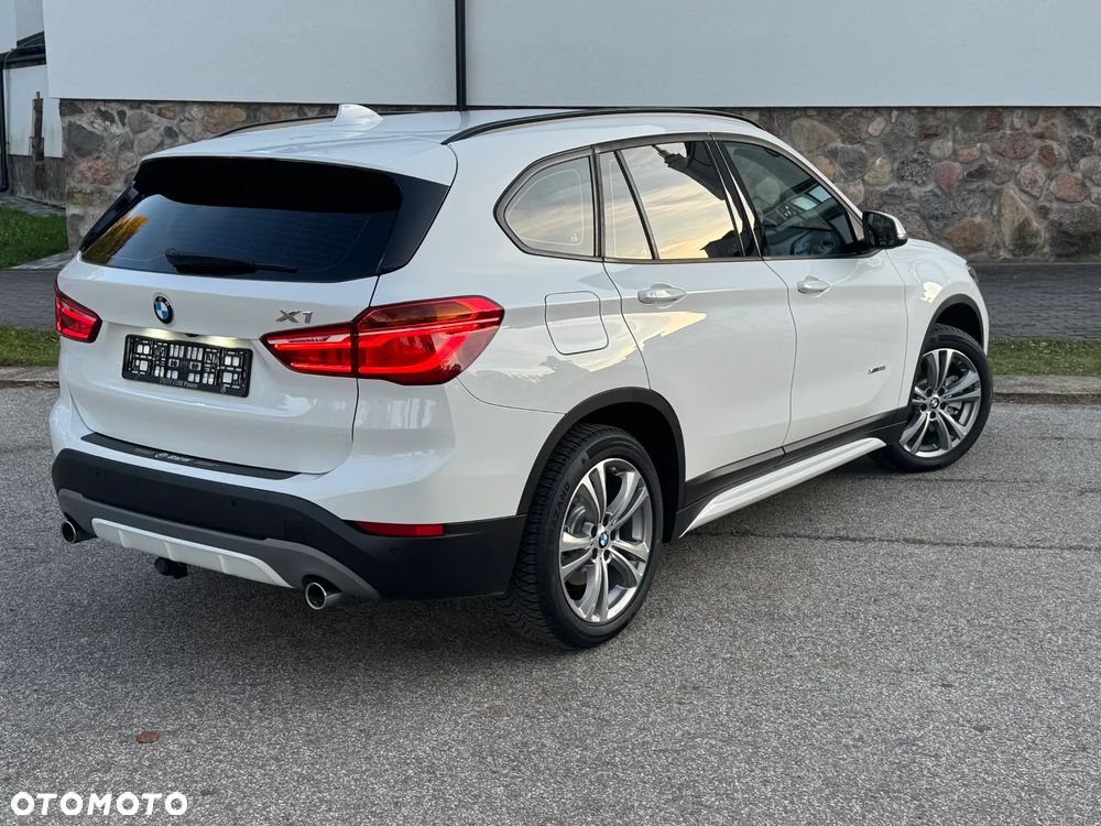 BMW X1 xDrive20i Sport Line - 17