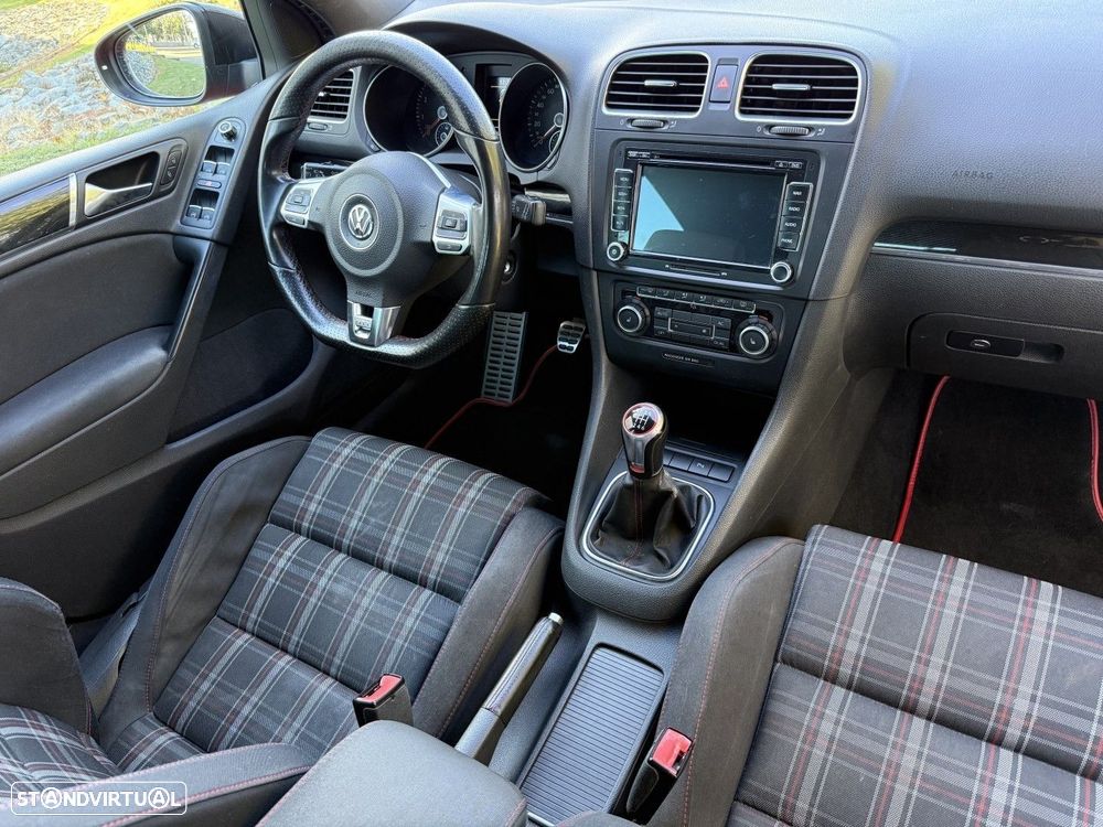 VW Golf 2.0 GTI - 30