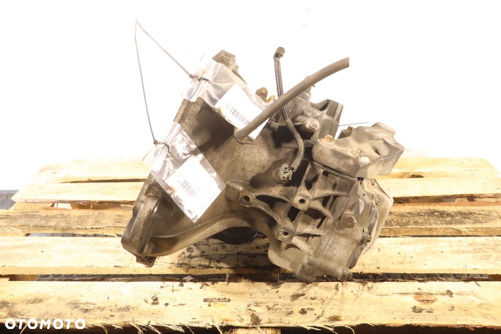 SKRZYNIA BIEGÓW 5 BIEGOWA OPEL CORSA D 1.2 12UW429 - 2