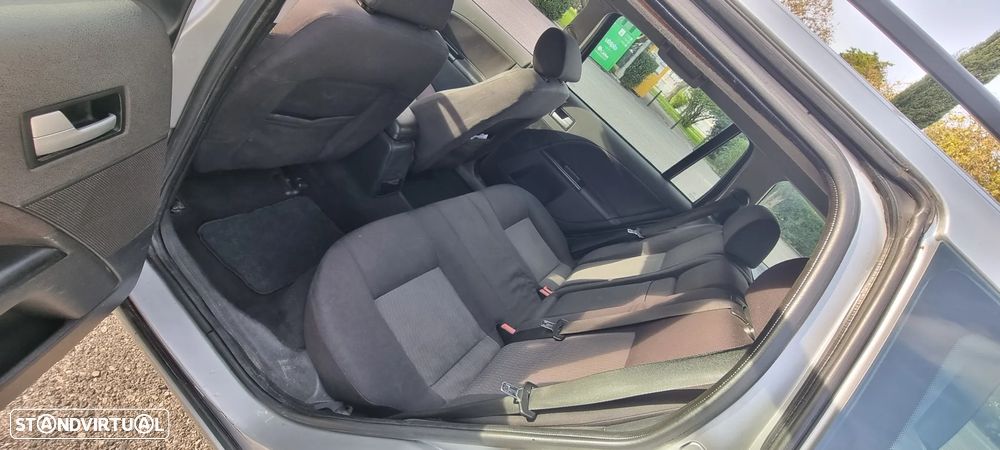 Ford Mondeo SW 2.0 TDdi Ghia - 7