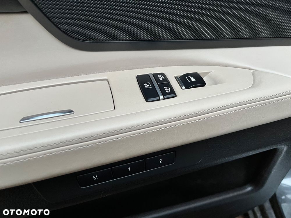 BMW Seria 7 750i - 35