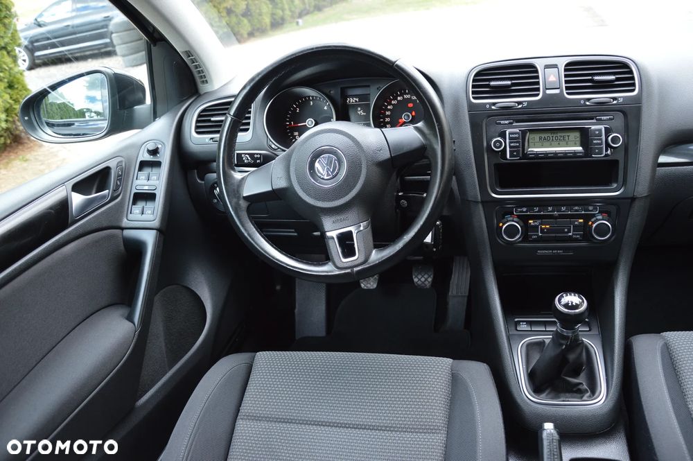 Volkswagen Golf - 6