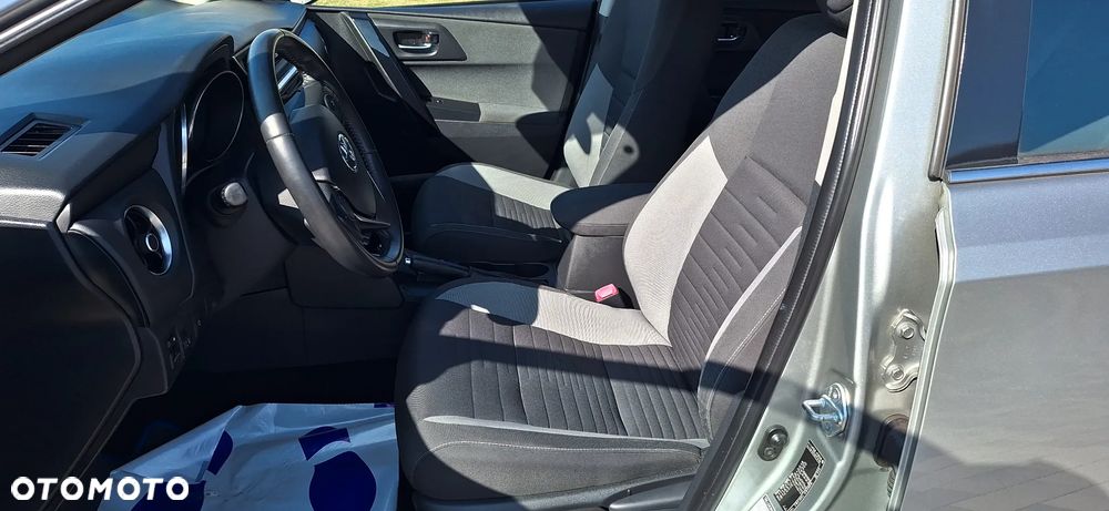 Toyota Auris - 13
