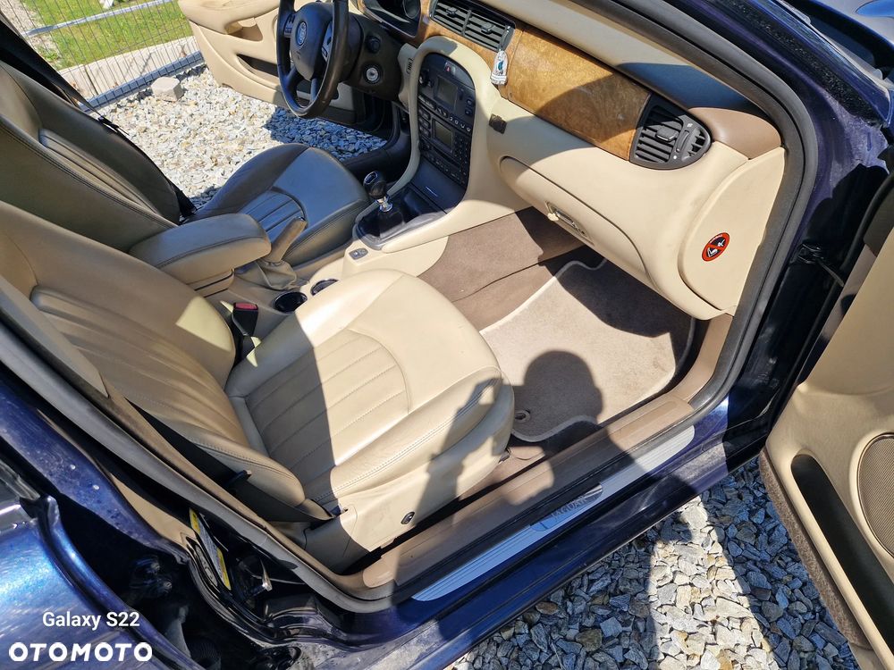 Jaguar X-Type 2.0 - 18