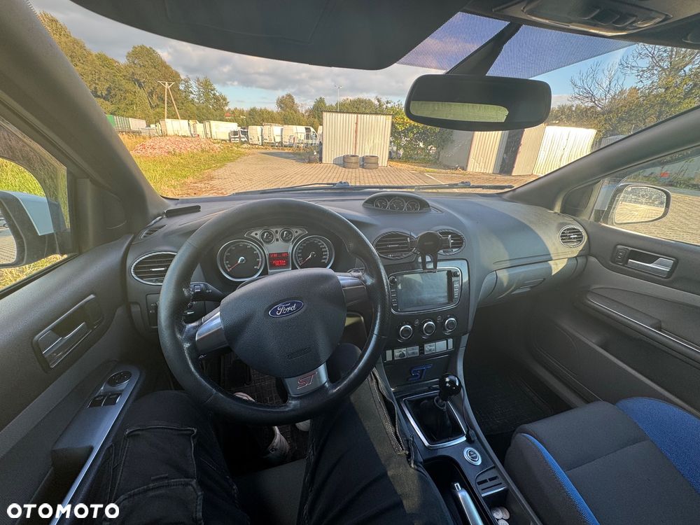 Ford Focus 2.5 ST - 11