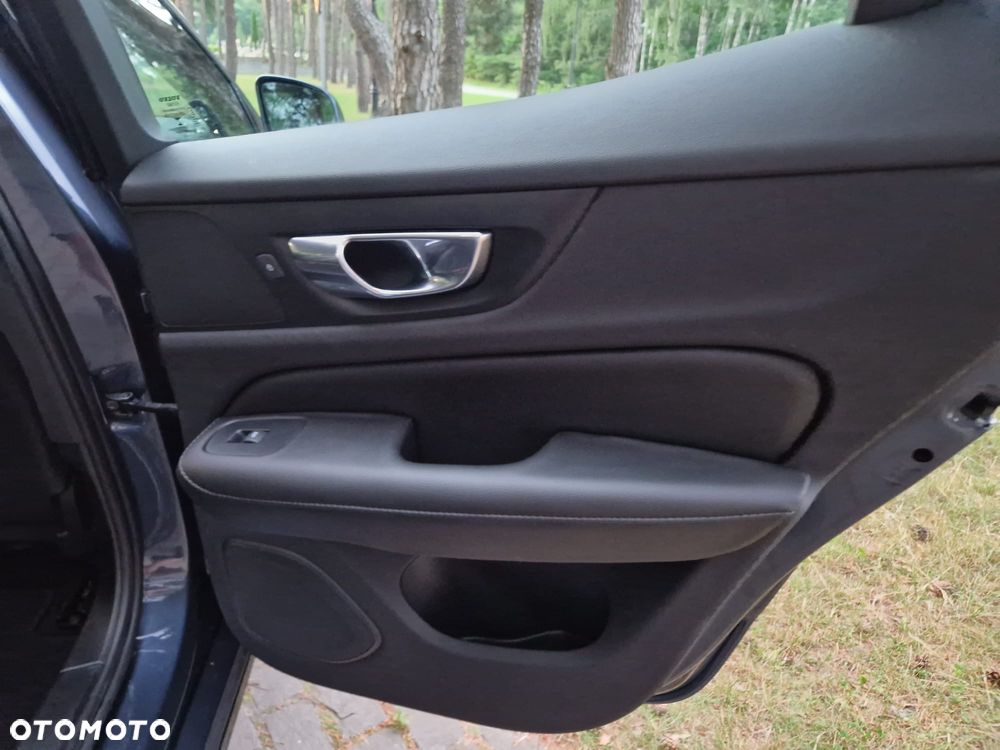 Volvo S60 T6 AWD Momentum Pro - 31