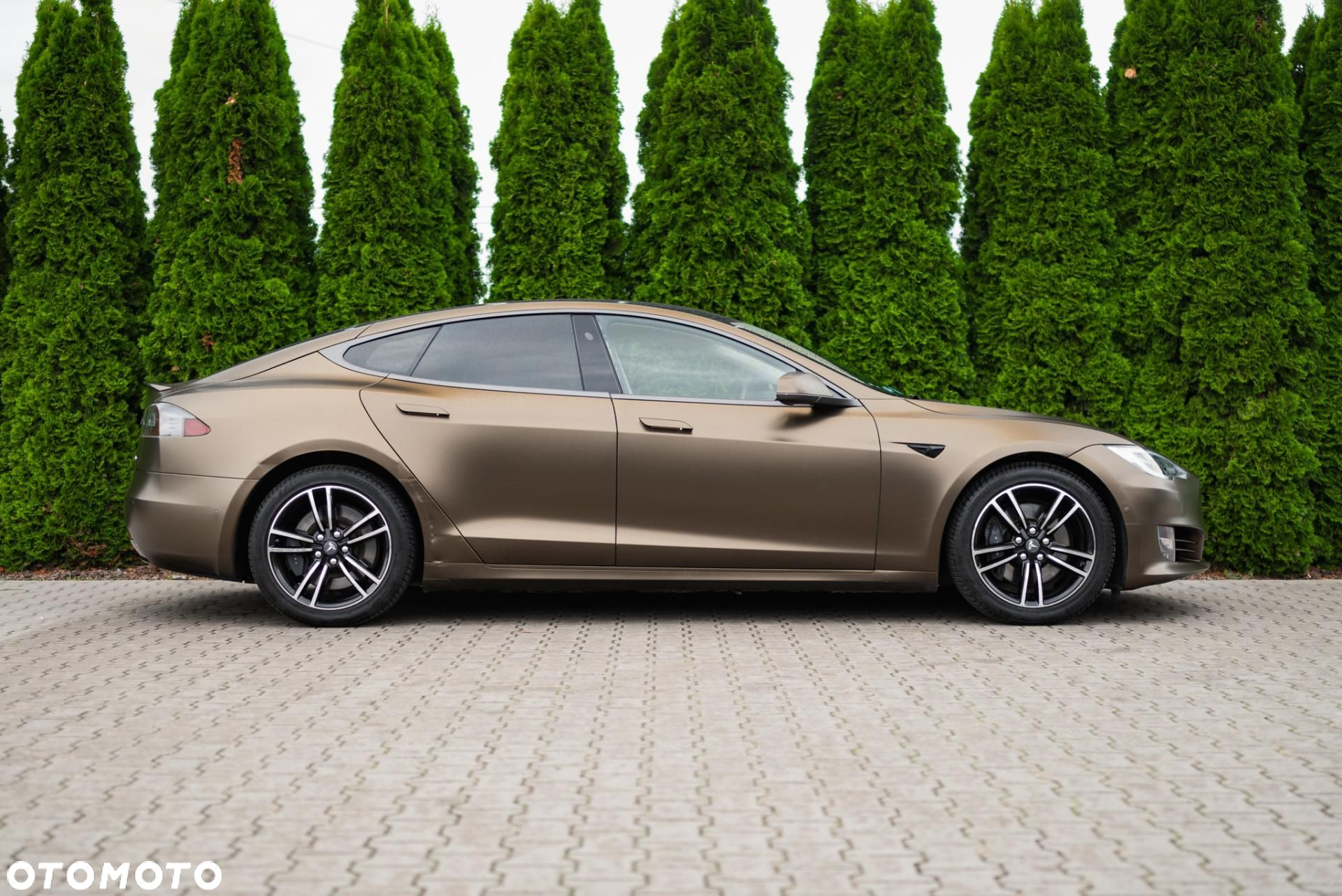 Tesla Model S - 8