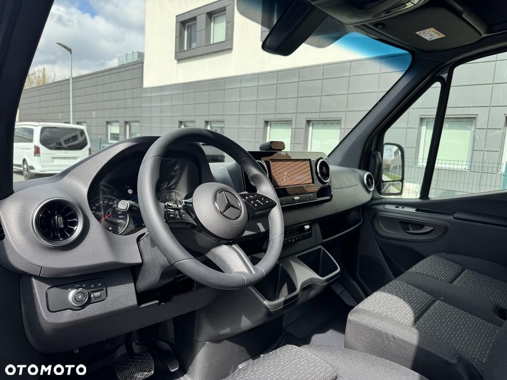 Mercedes-Benz Sprinter - 10