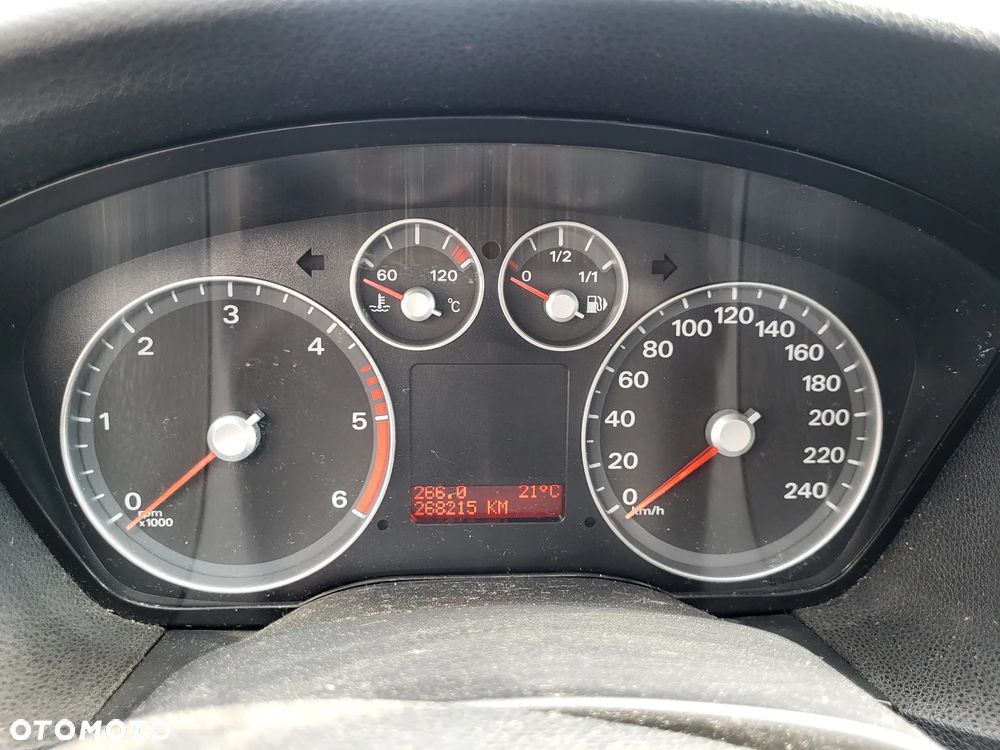Ford Focus 1.6 TDCi Ambiente DPF - 9