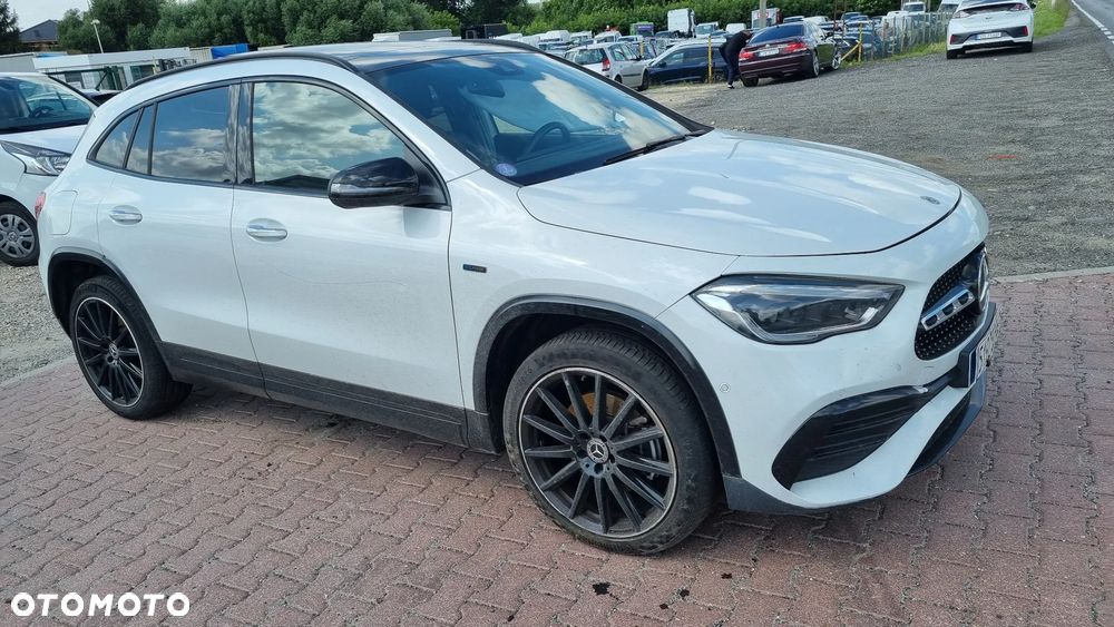 Mercedes-Benz GLA 250 e 8G-DCT AMG Line - 17