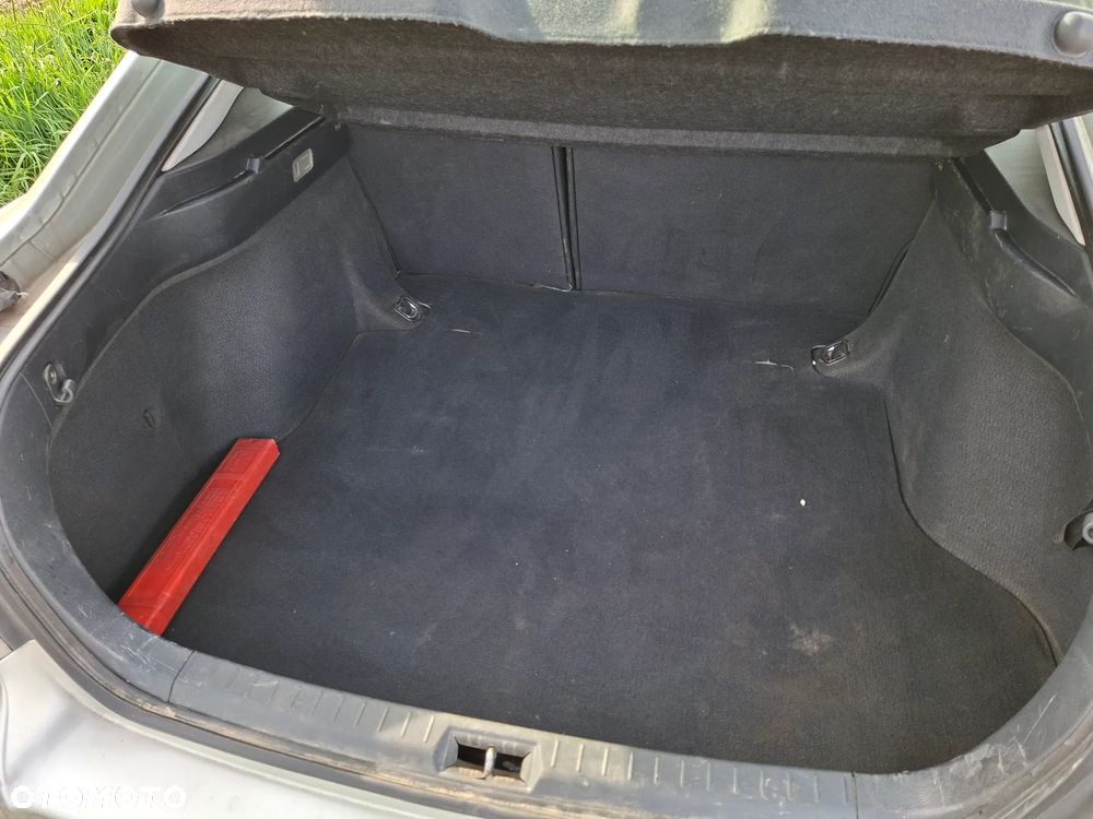 Toyota Avensis 1.8 VVT-i Luna - 10