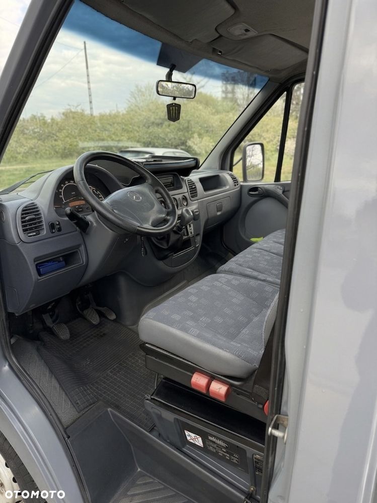 Mercedes-Benz Sprinter - 11