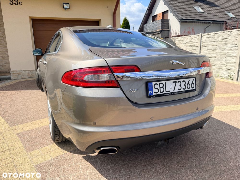 Jaguar XF 2.7 V6 Premium Luxury - 11