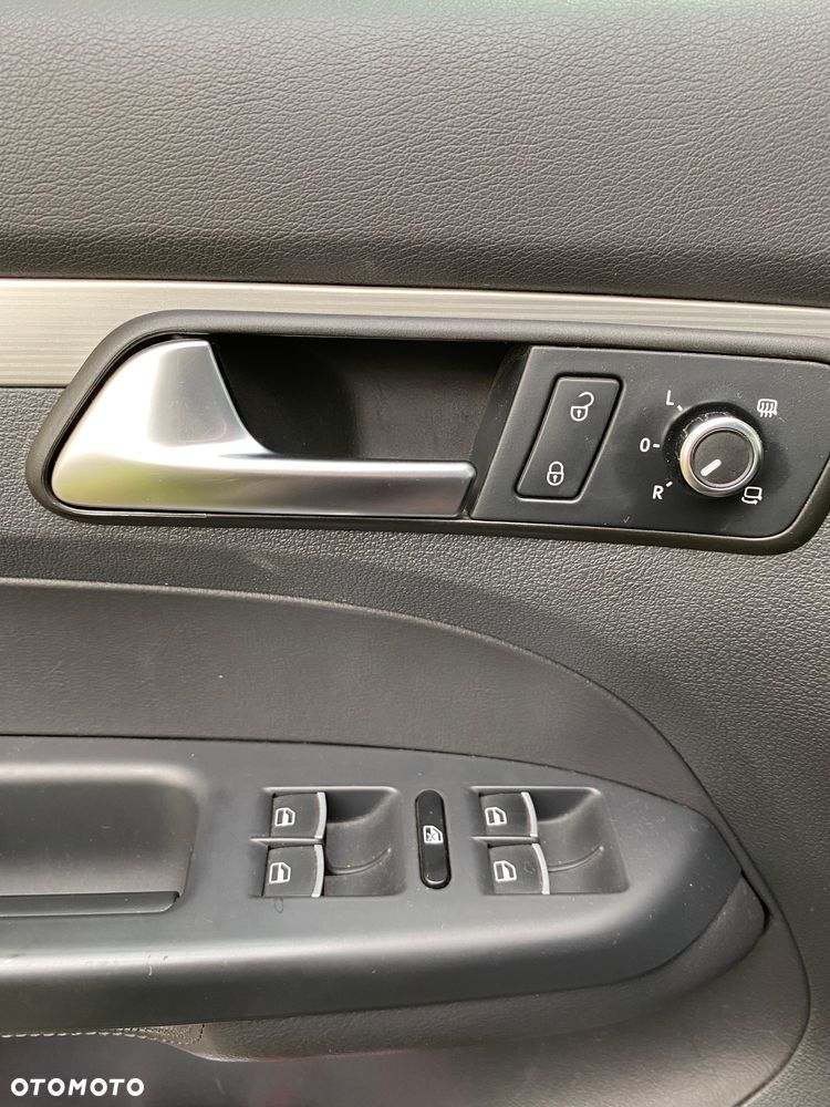 Volkswagen Touran 2.0 TDI DPF BlueMotion Technology Highline - 10