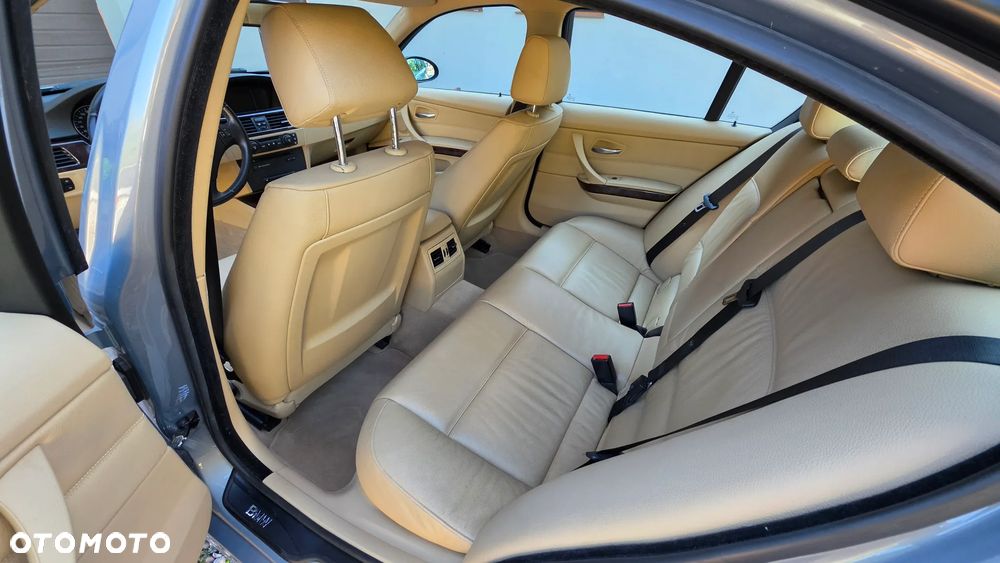 BMW Seria 3 318i - 31