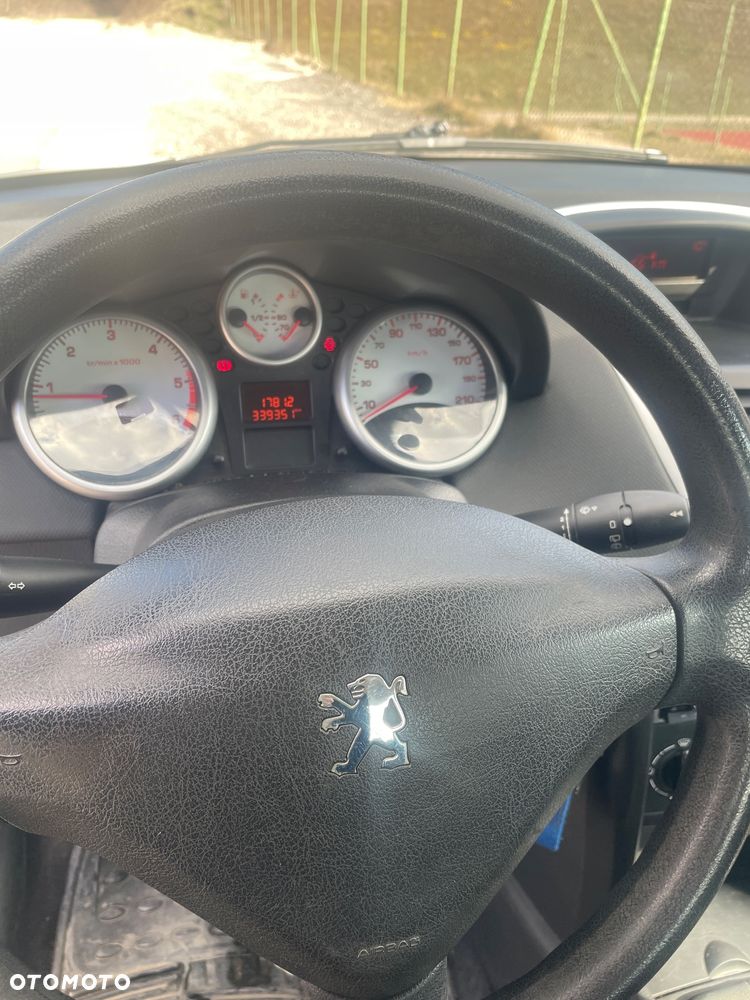 Peugeot 207 - 10