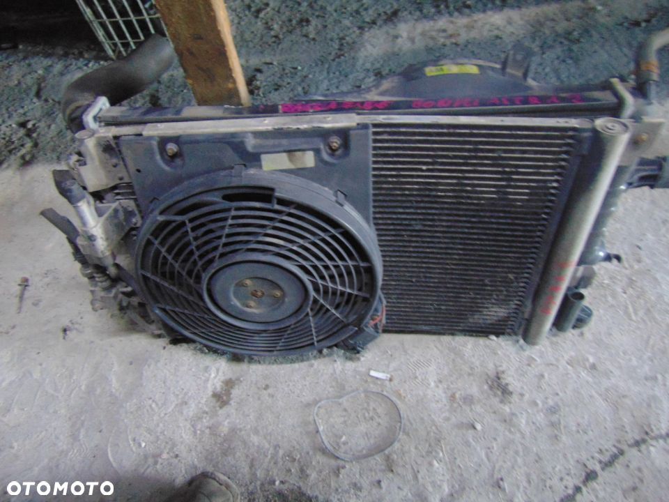 Chłodnica wody,klimatyzacji +wentylator astra 2 1,6 8v - 2