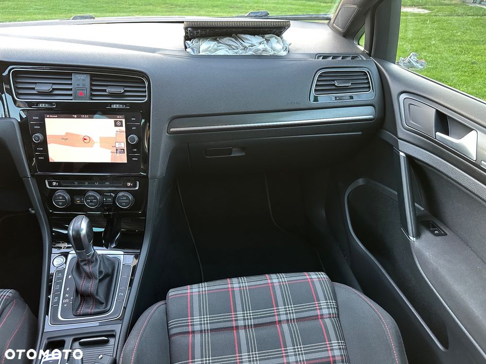 Volkswagen Golf GTI (BlueMotion Technology) DSG Performance - 17