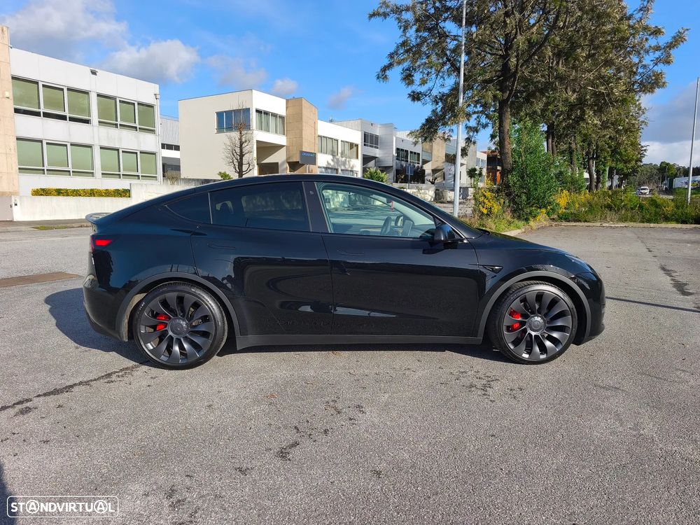 Tesla Model Y Performance Dual Motor AWD - 4