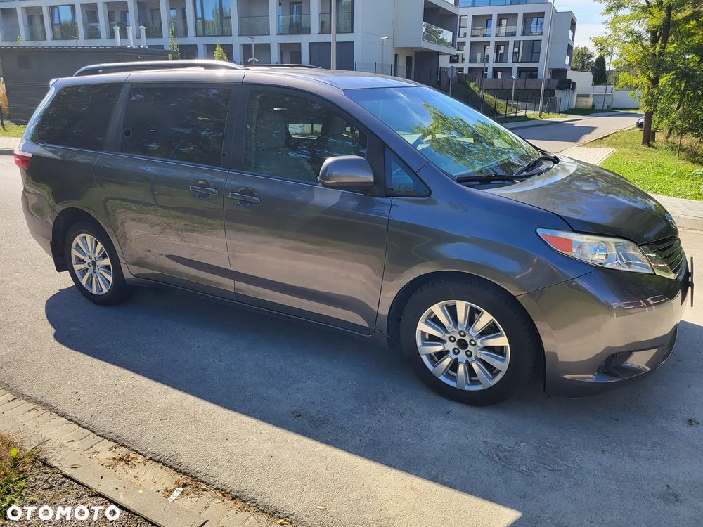 Toyota Sienna 3.5 V6 LE AWD - 19