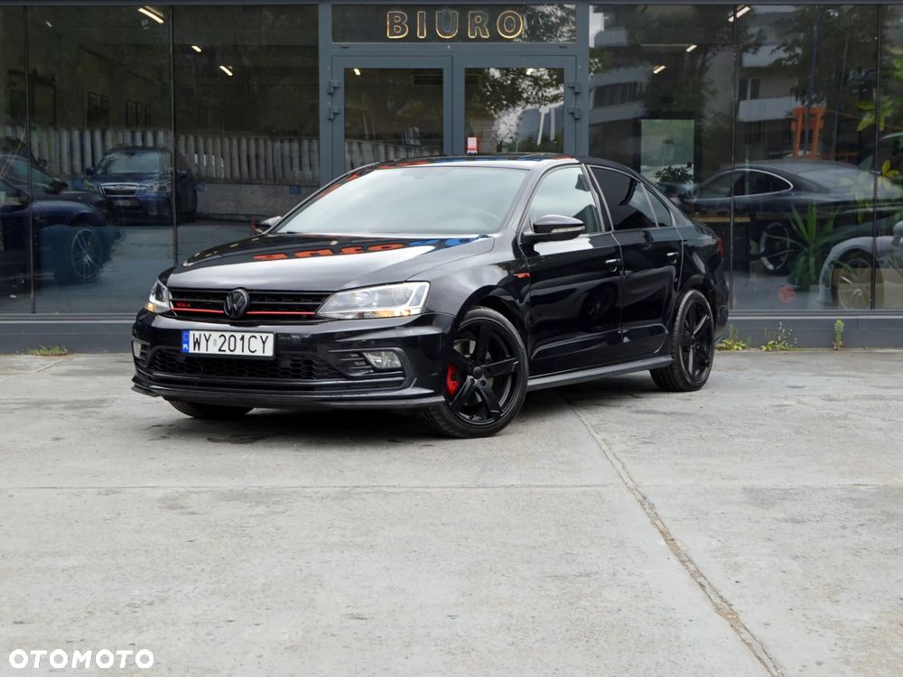 Volkswagen Jetta - 2
