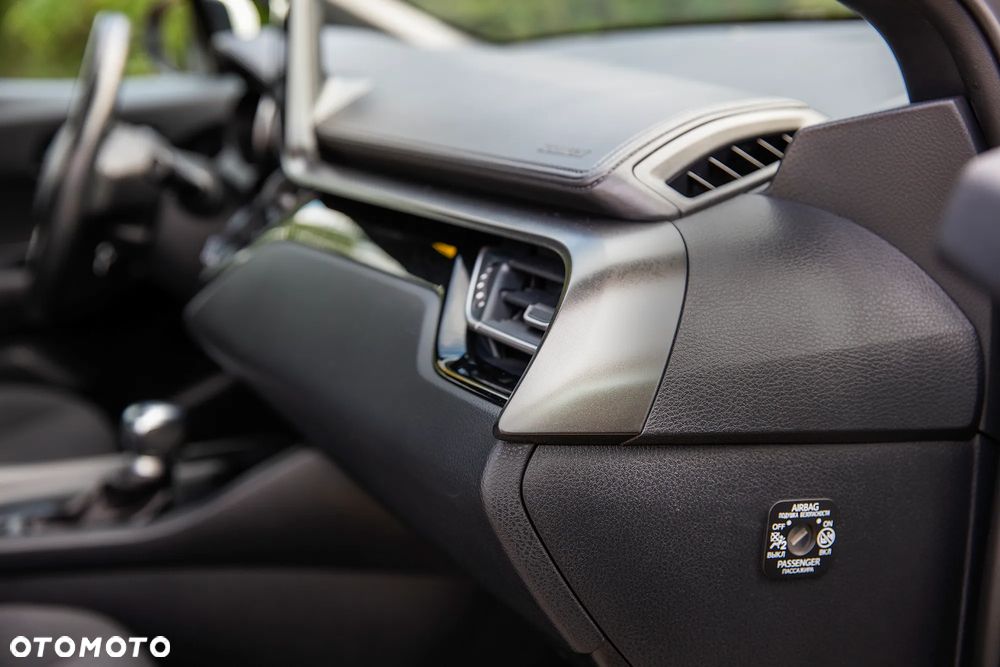 Toyota C-HR ver-1-8-hybrid-prestige - 30