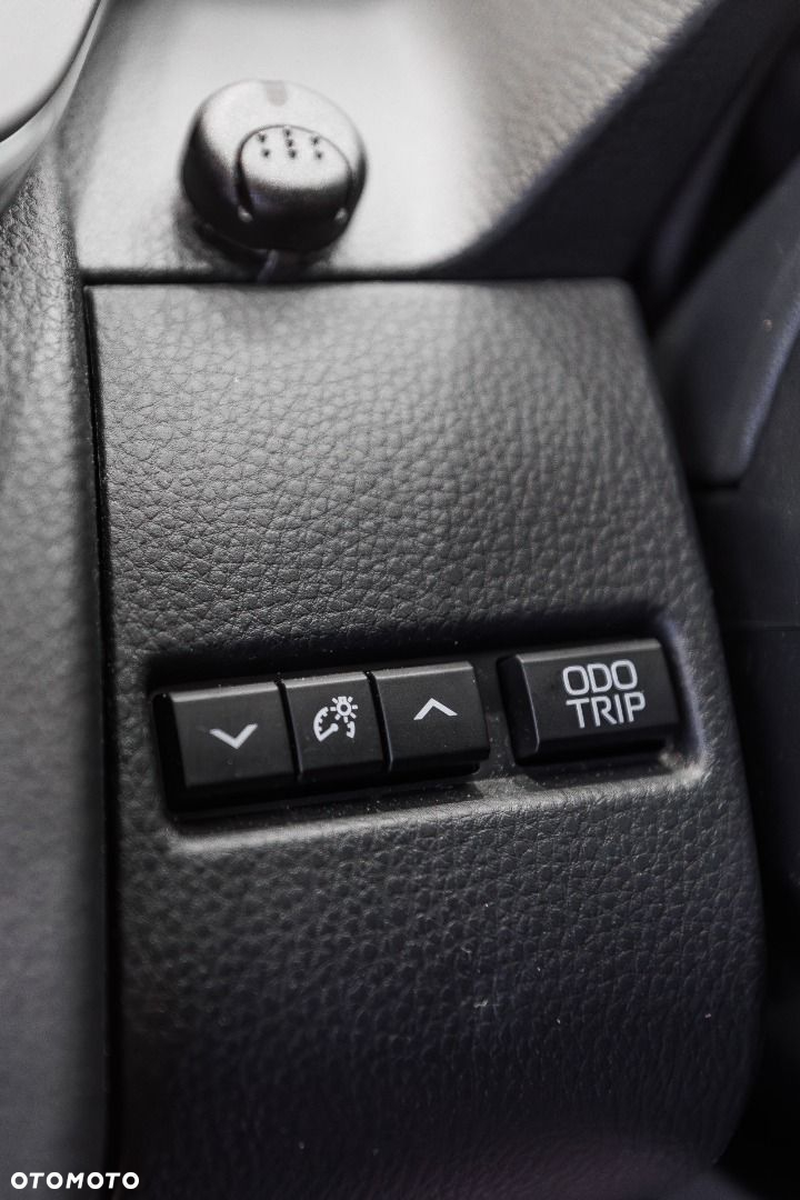 Toyota Prius - 25