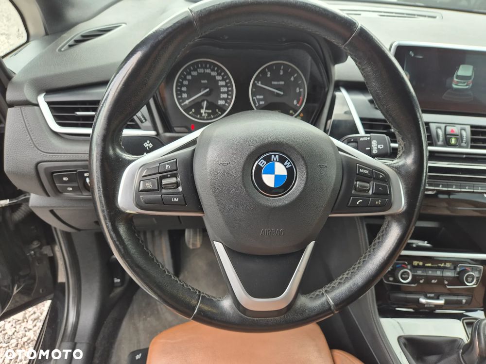 BMW Seria 2 216d Sport Line - 33