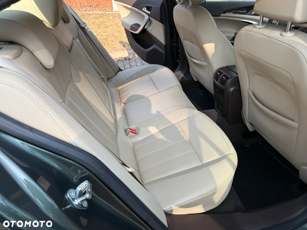 Opel Insignia 2.0 Turbo 4x4 Design Edition - 16