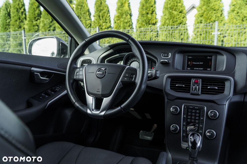 Volvo V40 T3 Drive-E Momentum - 17