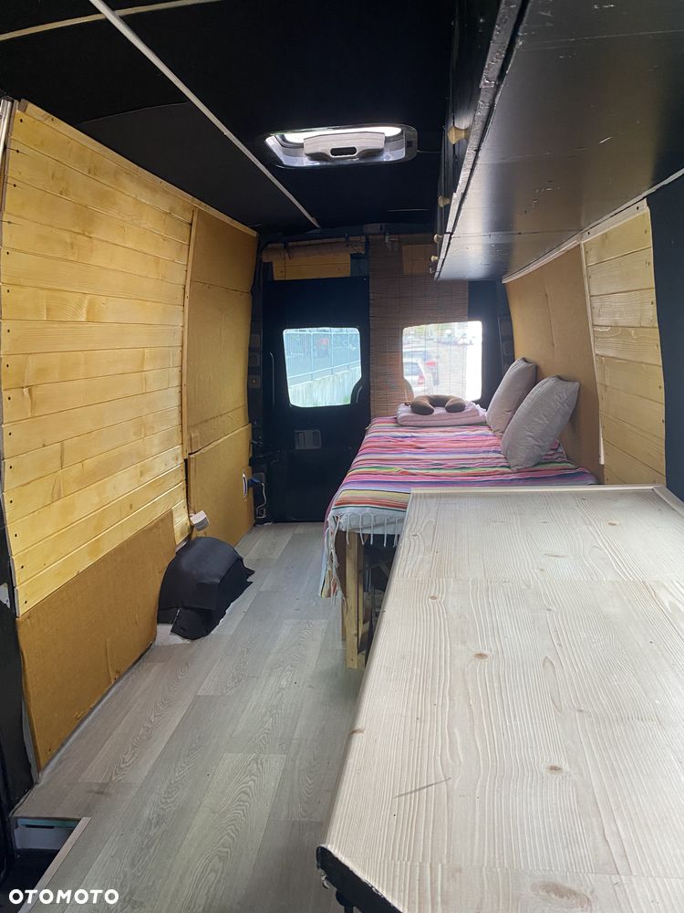 Mercedes-Benz Sprinter - 9