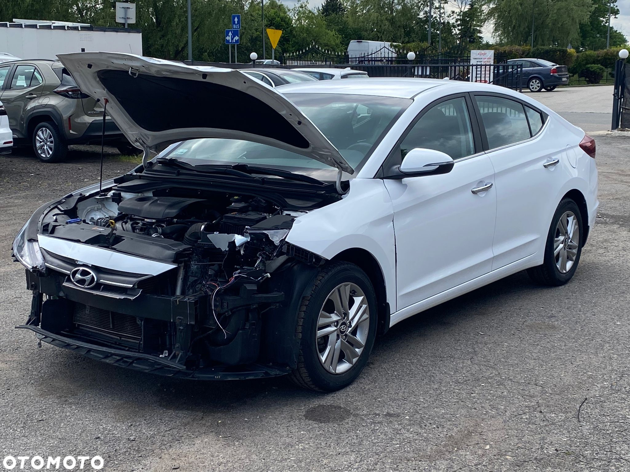 Hyundai Elantra 1.6 Comfort - 10