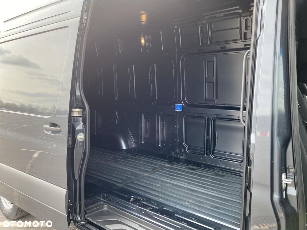 Mercedes-Benz Sprinter - 21