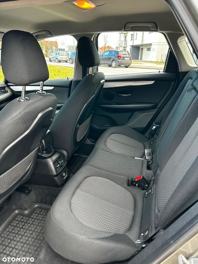 BMW Seria 2 216d Sport Line - 7