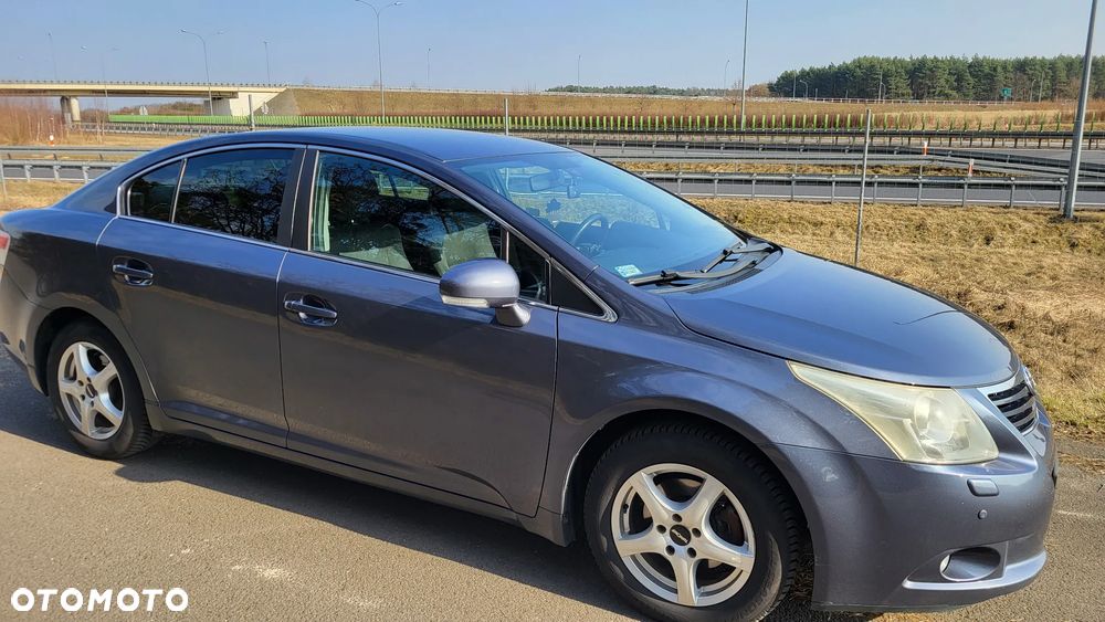 Toyota Avensis 2.0 D-4D Luna - 2