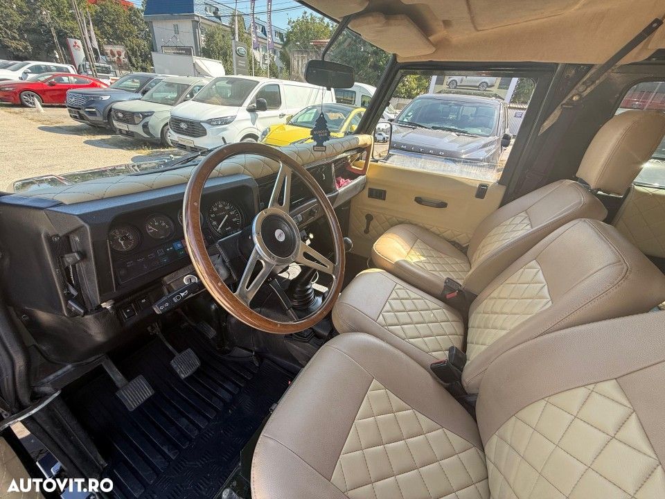 Land Rover Defender - 15