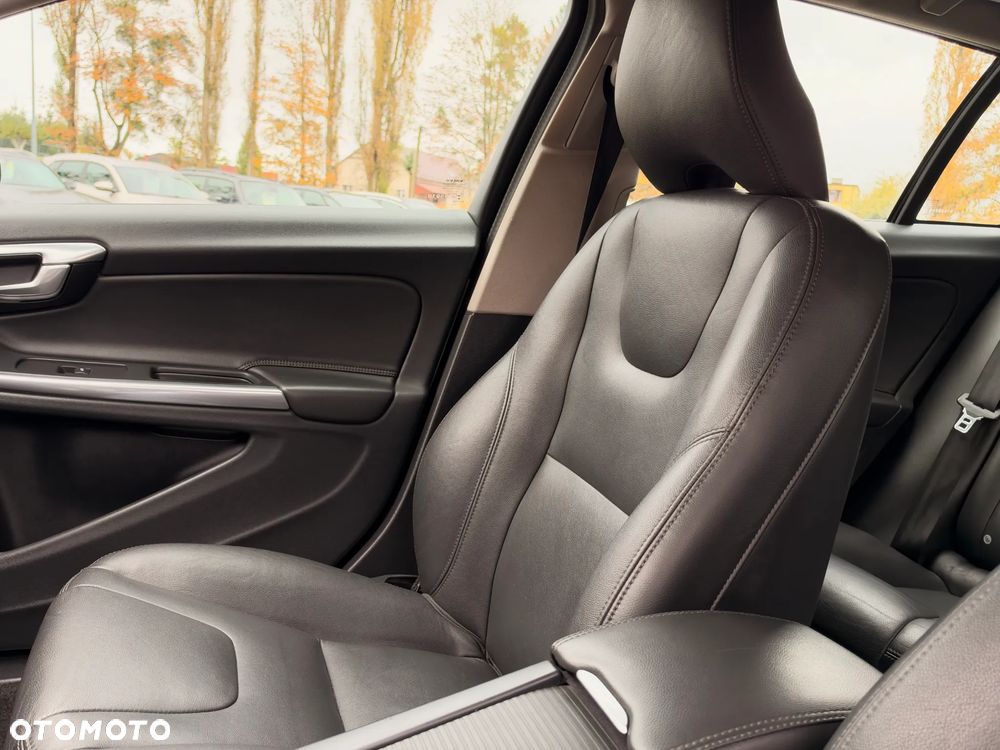 Volvo V60 Cross Country D3 Drive-E Summum - 30