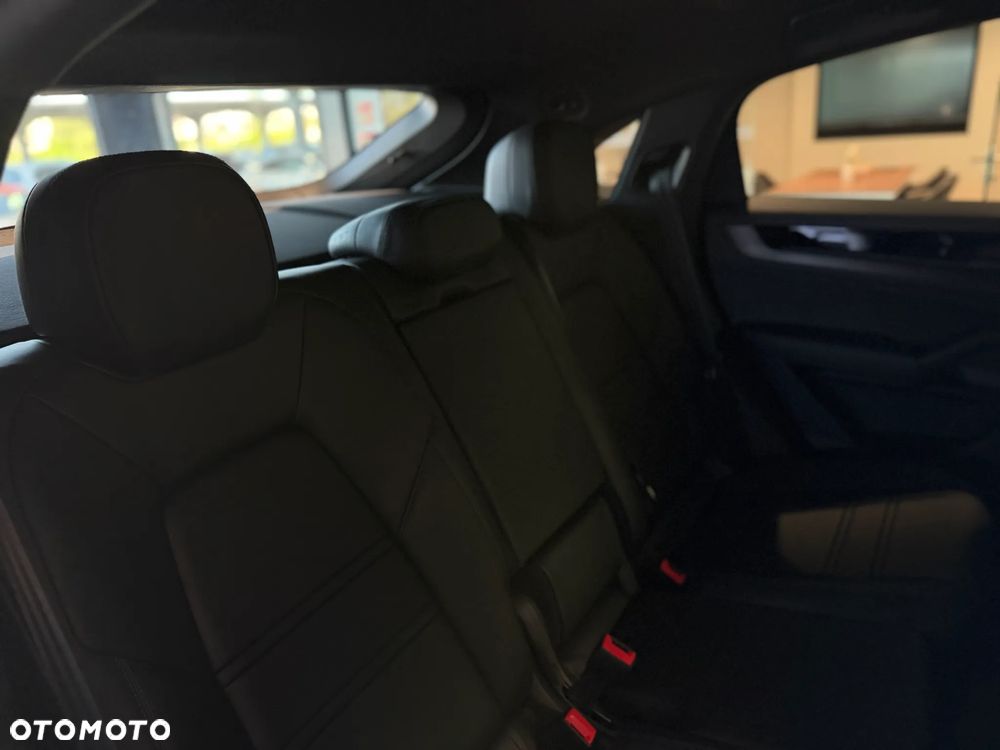 Porsche Cayenne E-Hybrid PHEV Black Edition - 34