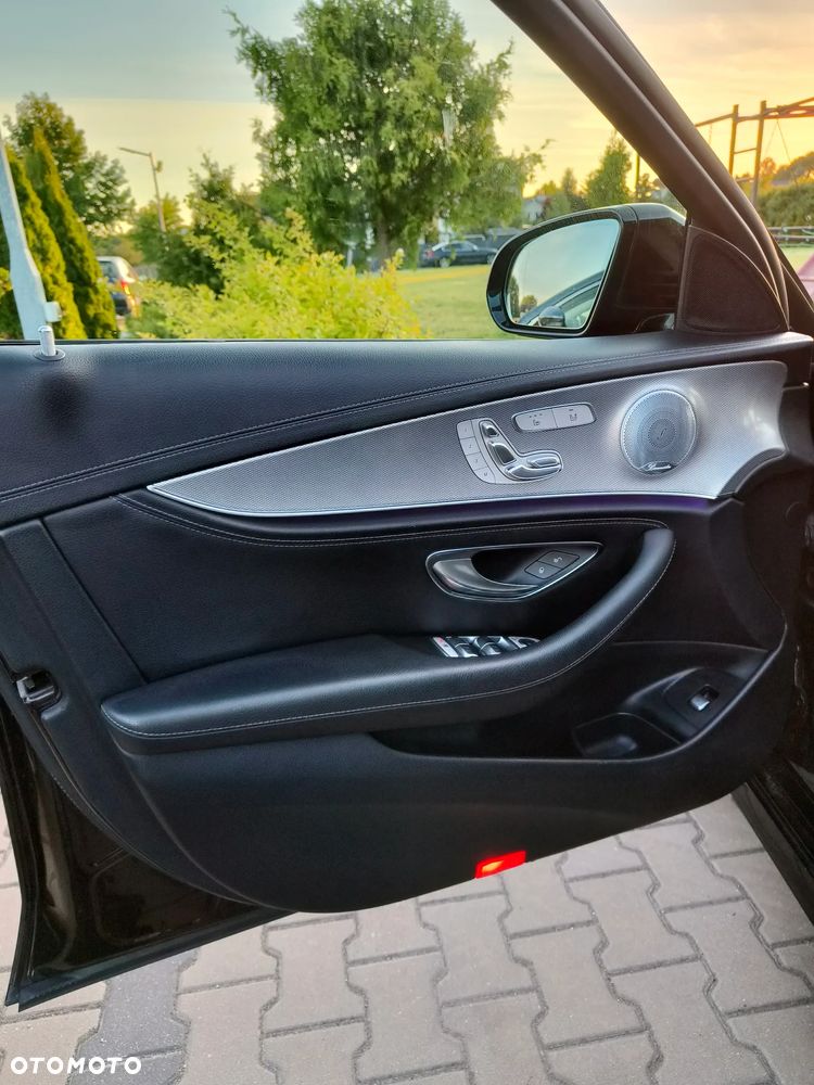 Mercedes-Benz Klasa E 220 d 4-Matic 9G-TRONIC - 24