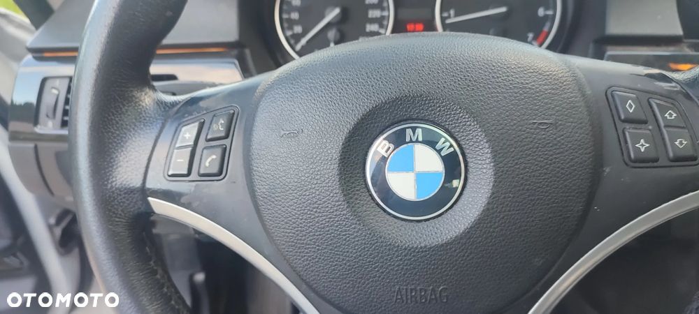 BMW Seria 3 318i - 24