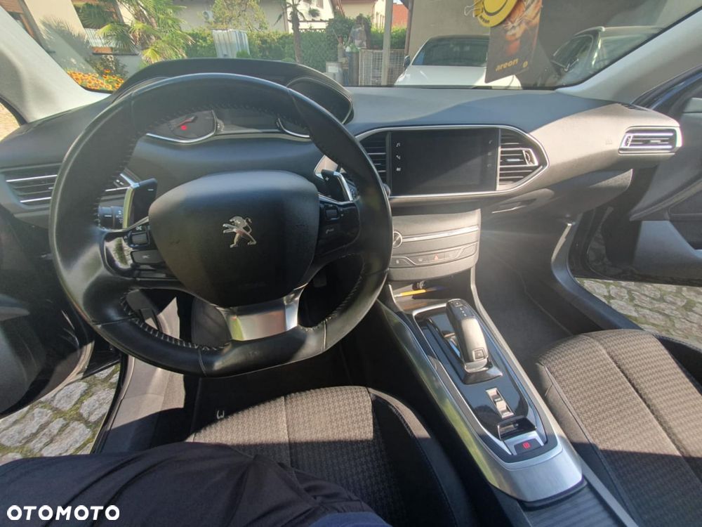 Peugeot 308 - 8