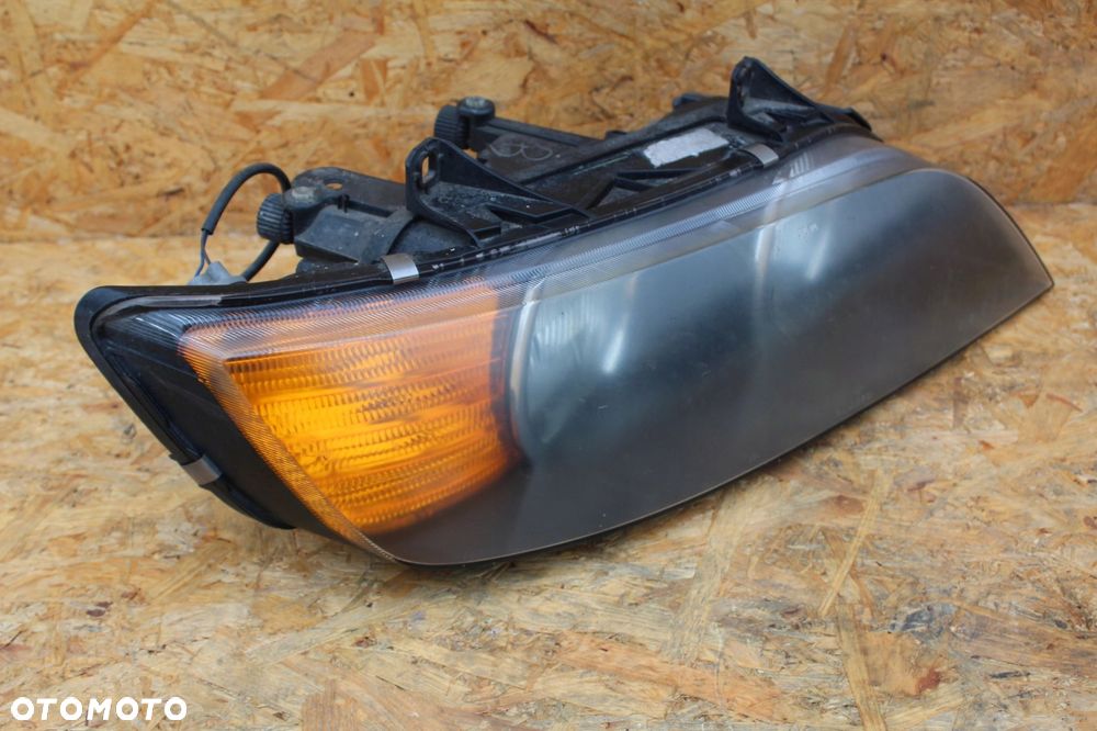 Lampa PRAWA BMW z3 oryginalna UK 8381084 - 3